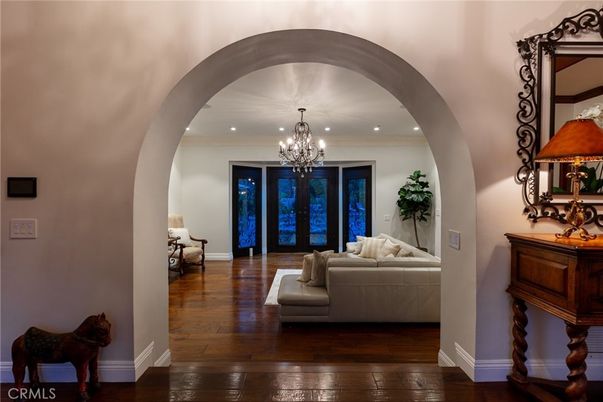 Chandelier, Interior, Living room, Recessed Lighting, Wood Texture Flooring
