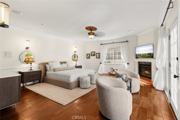 Bedroom, Fireplace, Interior, Recessed Lighting, Wood Texture Flooring