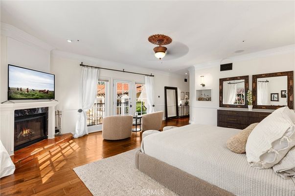 Bedroom, Fireplace, Interior, Recessed Lighting, Wood Texture Flooring