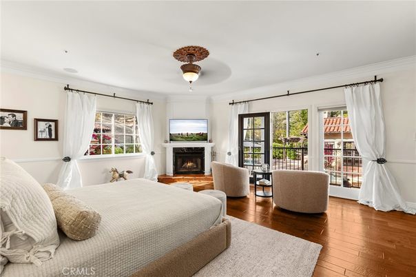 Bedroom, Fireplace, Interior, Wood Texture Flooring