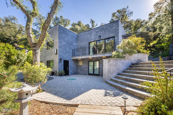 Exterior, Facade, Modern