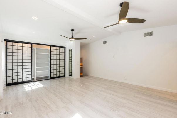 Empty room, Interior, Recessed Lighting, Wood Texture Flooring