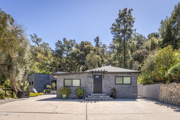 Exterior, Facade, Brick Facade, Ranch