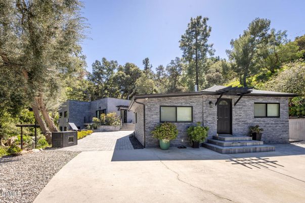 Exterior, Facade, Brick Facade, Ranch