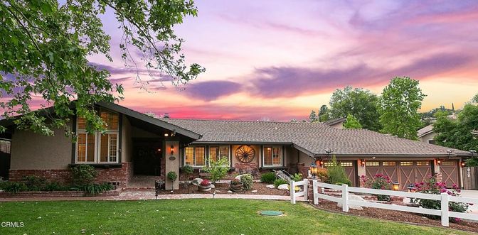 Backyard, Exterior, Facade, Brick Facade, Ranch