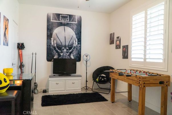 Game Room, Interior