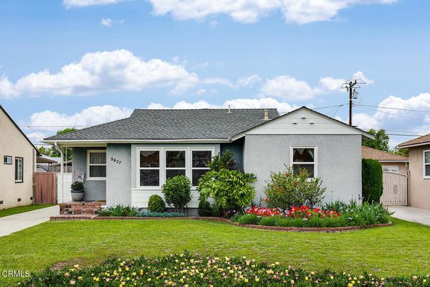 Exterior, Facade, Ranch