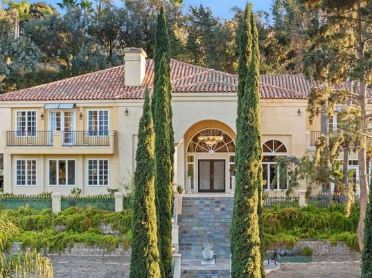 Exterior, Facade, Mediterranean