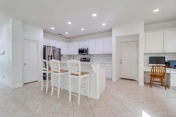 Dining room, Interior, Kitchen, Recessed Lighting, Stainless Steel Appliances
