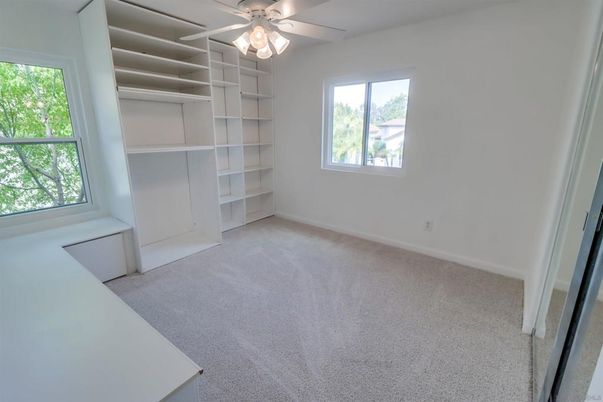 Empty room, Interior, Walk-in Closets