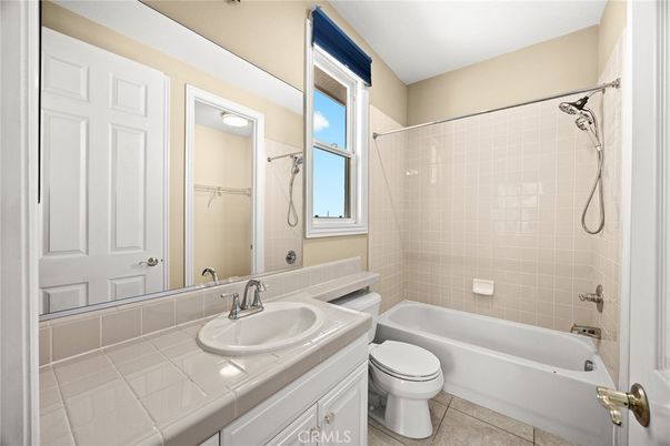 Bathroom, Interior, Tile Countertops