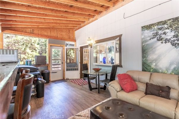 Dining room, Hot Tub, Interior, Living room, Wooden Beams, Wooden Ceilings, Wood Texture Flooring