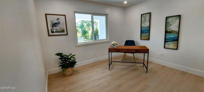 Home Office, Interior, Recessed Lighting, Wood Texture Flooring