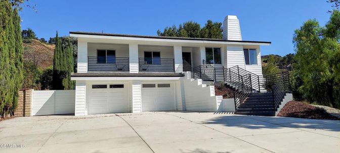Attached, Exterior, Facade, Modern