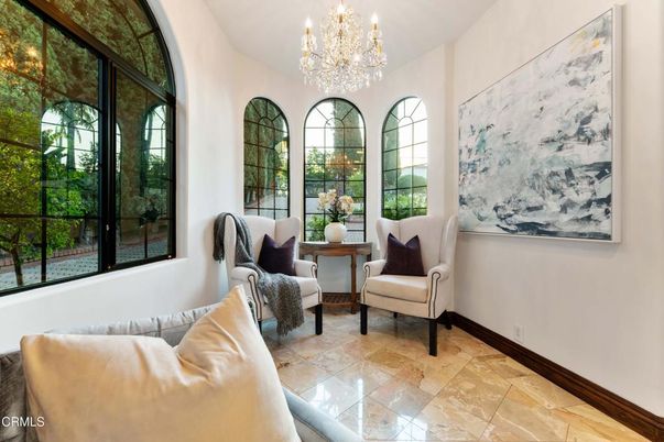 Chandelier, Interior, Living room