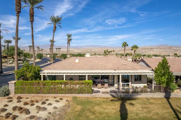 Exterior, Facade, Ranch