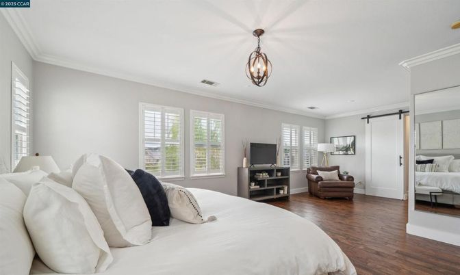Bedroom, Interior, Pendant Lights, Wood Texture Flooring