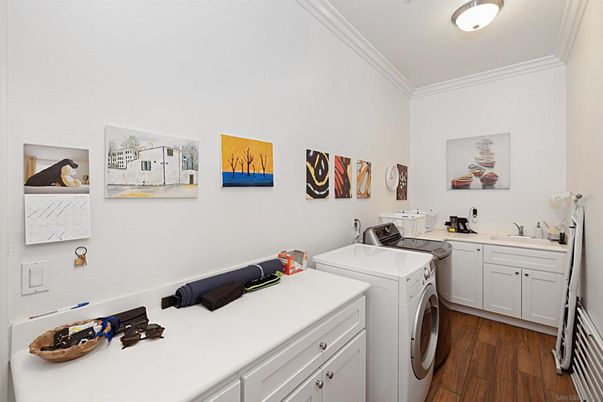 Interior, Washer, Wood Texture Flooring