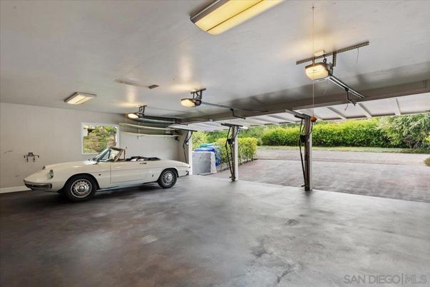 Garage, Interior