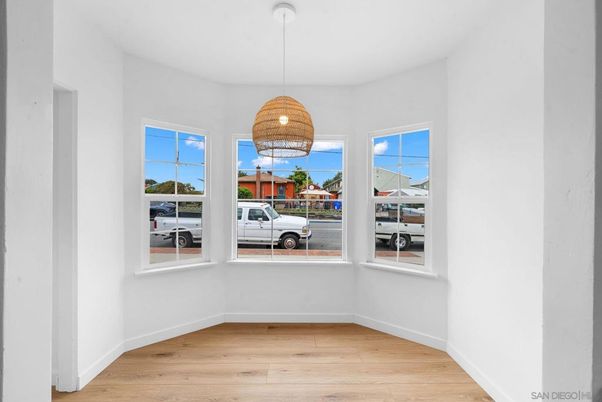 Interior, Pendant Lights, Wood Texture Flooring