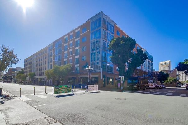 Exterior, Facade, Condo Building