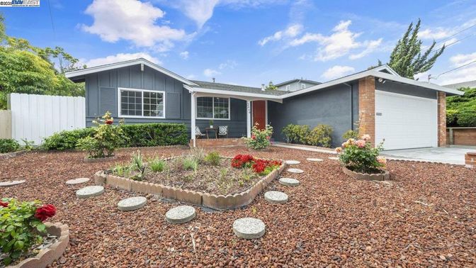 Attached, Exterior, Facade, Brick Facade, Ranch