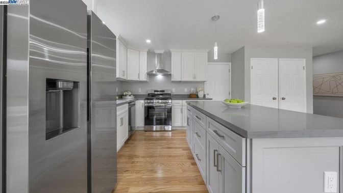 Dining room, Interior, Kitchen, Pendant Lights, Recessed Lighting, Stainless Steel Appliances, Wood Texture Flooring