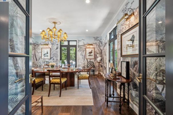 Chandelier, Dining room, Interior, Recessed Lighting, Wood Texture Flooring