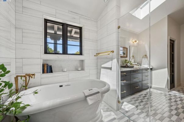 Bathroom, Free Standing Baths, Interior, Marble, Marble Walls