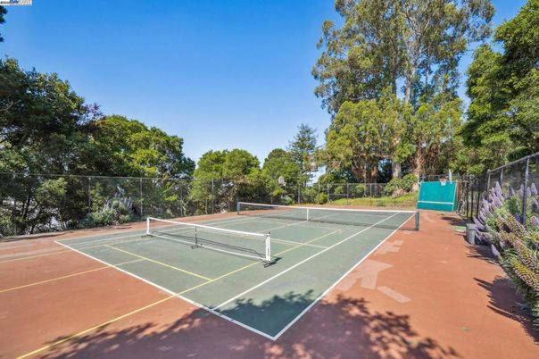 Exterior, Tennis Courts