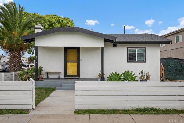 Exterior, Facade, Ranch