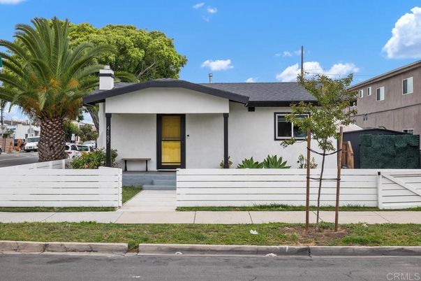 Exterior, Facade, Ranch