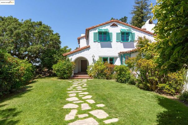 Backyard, Exterior, Facade, Spanish Mediterranean