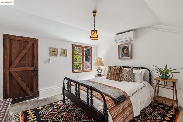 Bedroom, Interior, Pendant Lights
