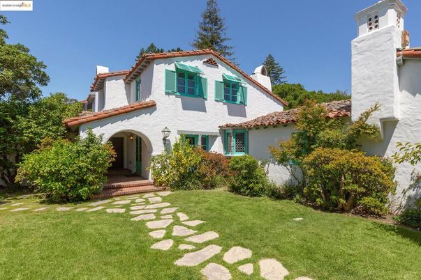 Backyard, Exterior, Facade, Spanish Mediterranean