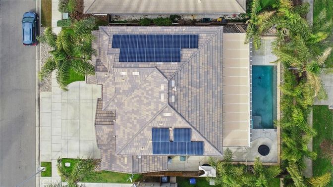 Exterior, Drone