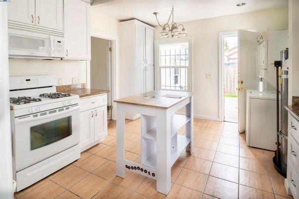 Chandelier, Interior, Kitchen