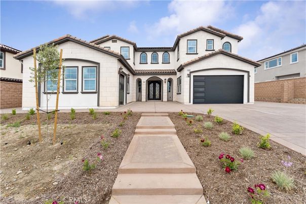 Attached, Exterior, Facade, Mediterranean