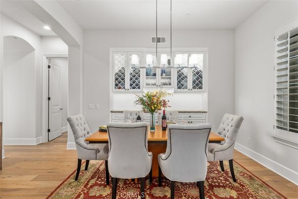Chandelier, Dining room, Interior, Recessed Lighting, Wood Texture Flooring