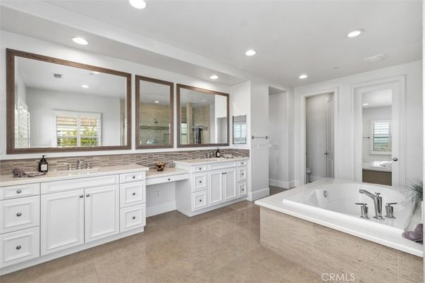Bathroom, Dual Sink Vanities, Interior, Recessed Lighting