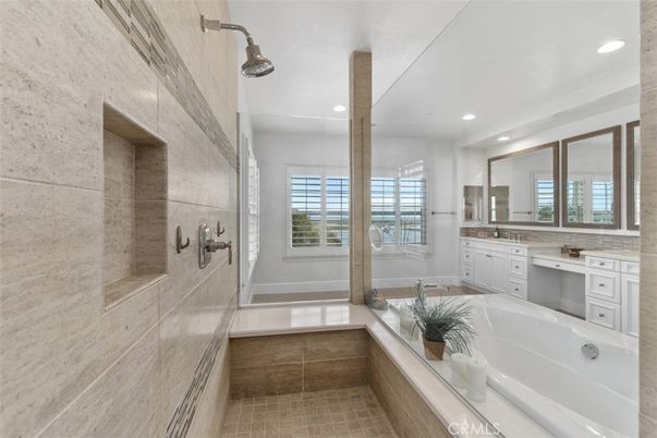 Bathroom, Dual Sink Vanities, Interior, Recessed Lighting