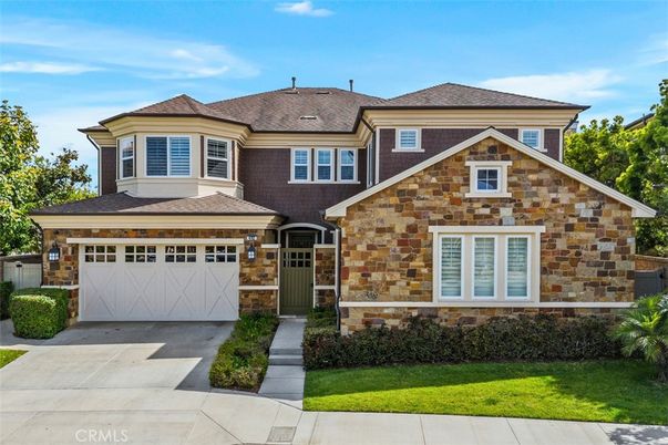Attached, Exterior, Facade, Brick Traditional