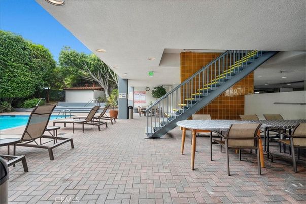 Exterior, Pool, Recessed Lighting