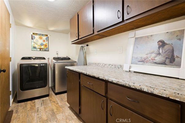 Interior, Washer, Wood Texture Flooring