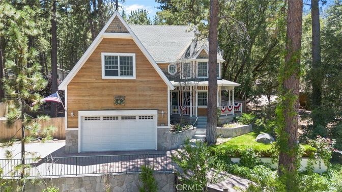 Attached, Exterior, Facade, Log Home