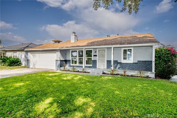 Attached, Backyard, Exterior, Facade, Ranch