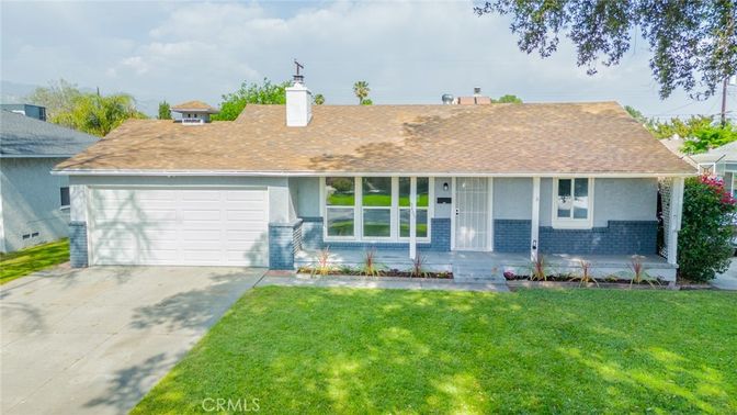 Attached, Exterior, Facade, Ranch