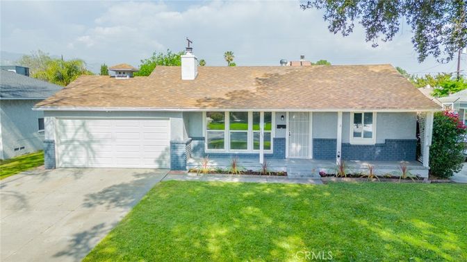 Attached, Exterior, Facade, Ranch