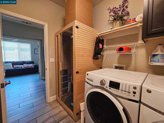 Interior, Utility Closets, Washer, Wood Texture Flooring