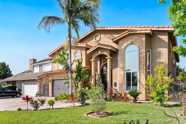 Attached, Exterior, Facade, Mediterranean